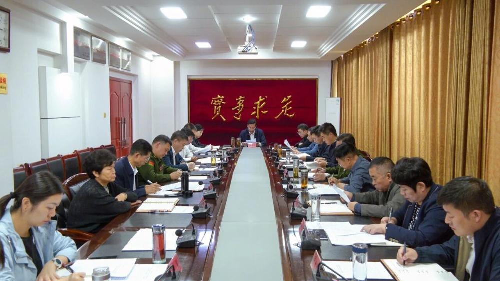 李明政主持召開市委理論學習中心組專題學習會議